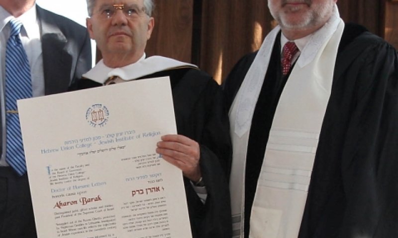 אהרן ברק מקבל תואר ד"ר של כבוד מהרפורמים