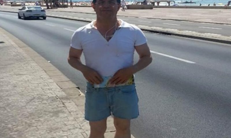 עלי מנצורי בטיילת בתל אביב [צילום: AP]