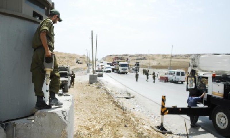פתיחת מחסום ביר נבאללה [צילום: דובר צה"ל]