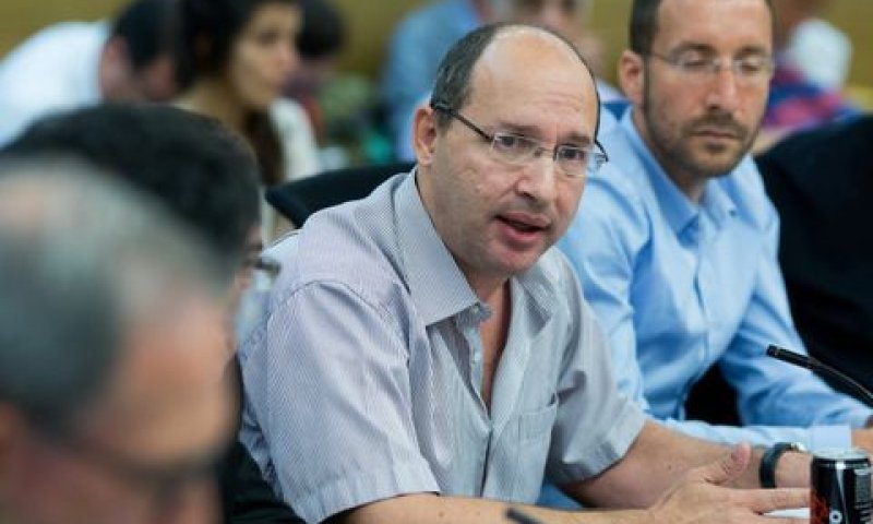 אבי ניסנקורן בדיון בוועדה [צילום: יונתן זינדל/פלאש 90]