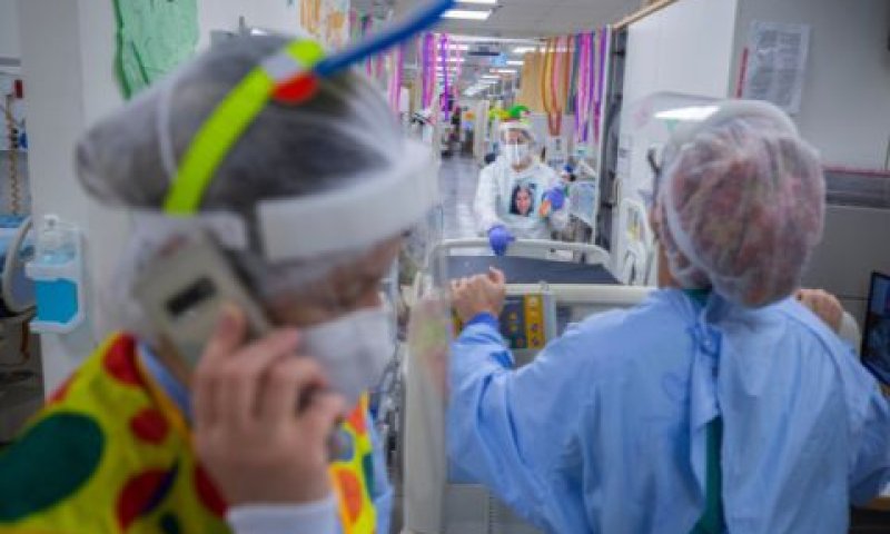 פורים בבית החולים שערי צדק [צילום: אוליביה פיטוסי/פלאש 90]