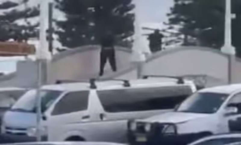 המחבלים בחוף בונדי שבסידני [צילום: לפי סעיף 27א' לחוק זכויות יוצרים]