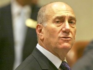 אולמרט. לטענת טלנסקי, הוא לקח לעצמו עט נובע יוקרתי בסך 15,000 דולר, עט שהיה אמור להימכר לצדקה