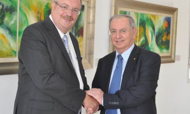 מימין: פרופ' משה קוה והרב פרופ' דניאל הרשקוביץ [צילום: יוני המנחם]