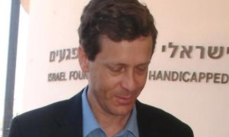 הרצוג. צעד בכיוון הנכון [צילום: משרד הרווחה]
