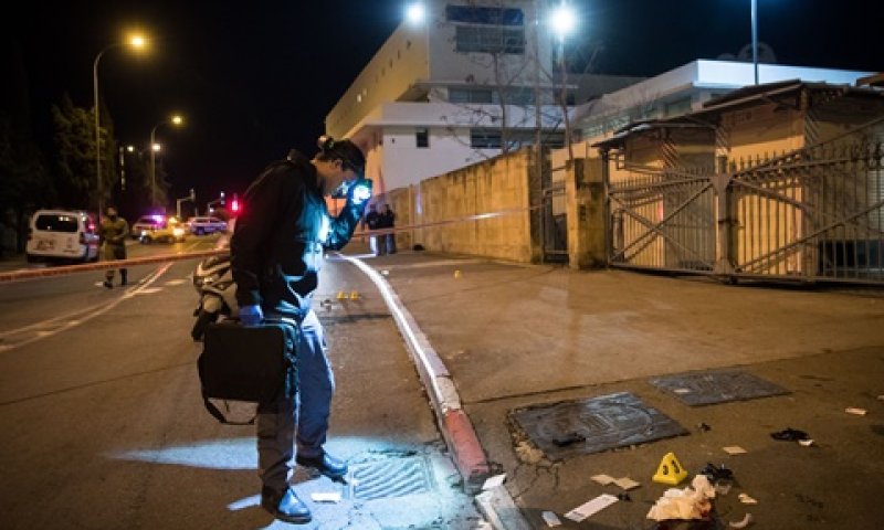 זירת פיגוע הדריסה, הלילה בירושלים [צילום: יונתן זינדל, פלאש 90]