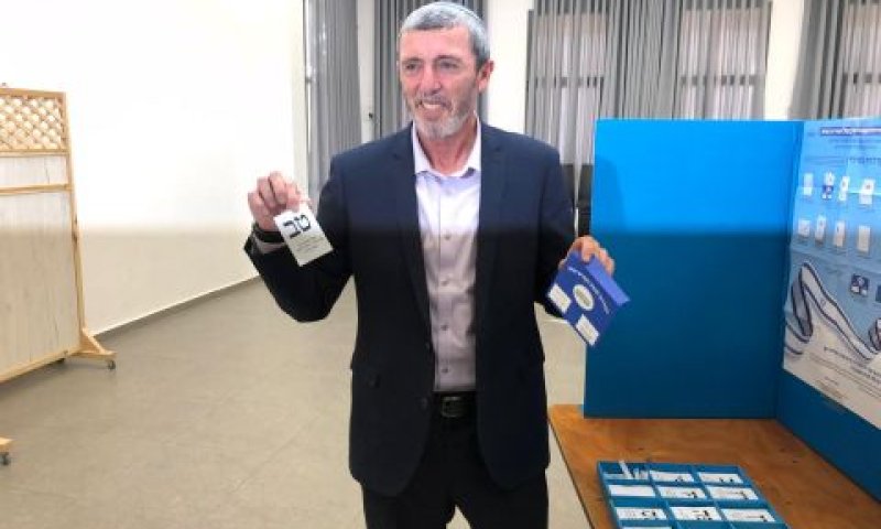 השר פרץ. לשים הכל בצד