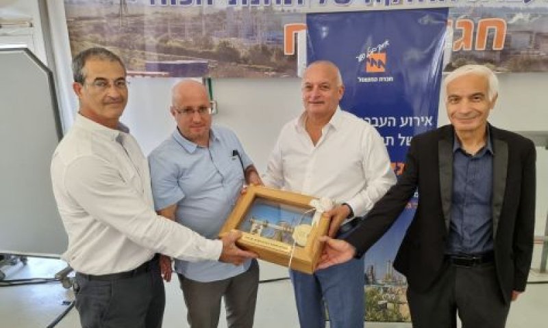 לחיצות הידיים [צילום: יוסי וייס/חברת החשמל]