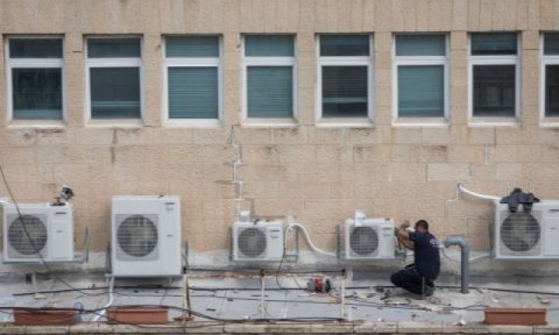 התקינה הישראלית גרמה לשליטה של 80% מהשוק ע"י מספר מצומצם של חברות [צילום: נתי שוחט/פלאש 90]