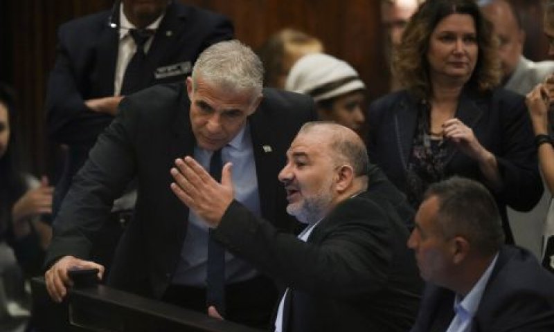 עבאס. לא כבול לגוש לפיד [צילום: אריאל שליט/AP]