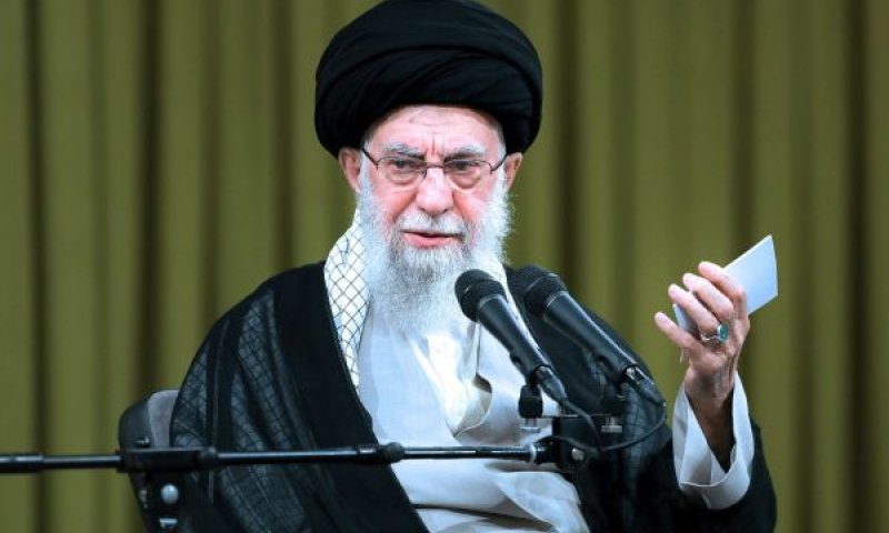 חמינאי. הועבר לבונקר תת-קרקעי [צילום: Office of the Iranian Supreme Leader/AP]