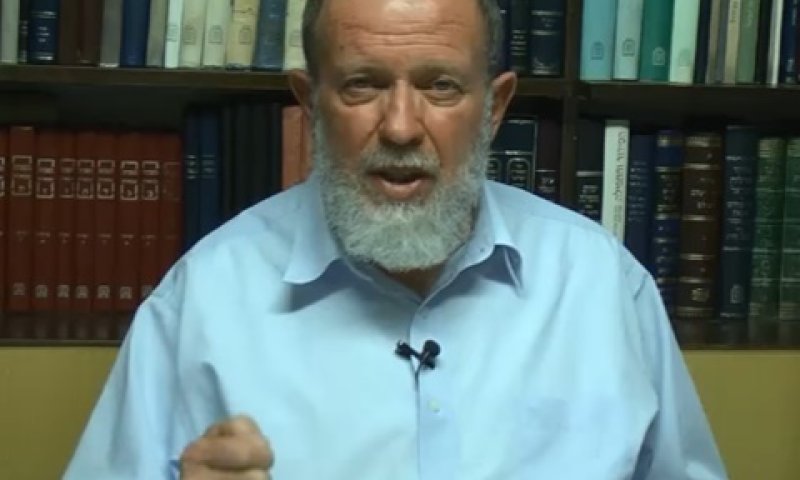 הרב אלי סדן. הופיע לשימוע