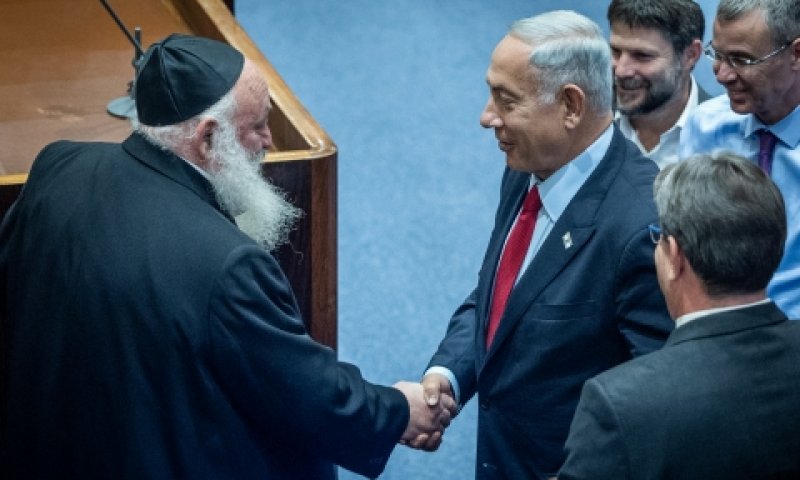נתניהו וגולדקנופף בכנסת [צילום: יונתן זינדל, פלאש 90]