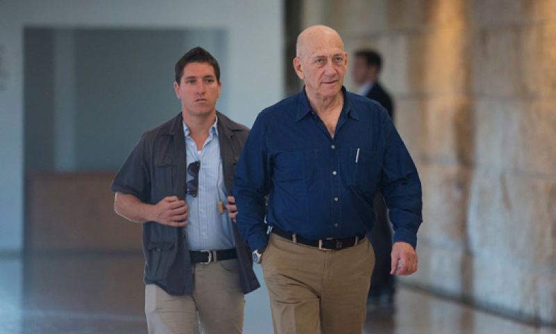 אולמרט. "משתינים מהמקפצה עם ביוב" [צילום: פלאש 90]