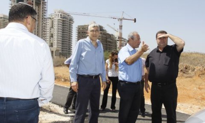 נשרי סוקר בפני כ"ץ את האיזור