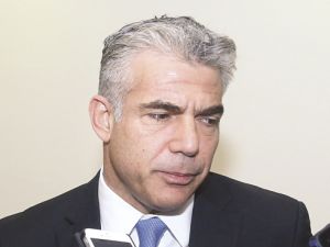 לפיד. מקלות בגלגלים [צילום: פלאש 90]