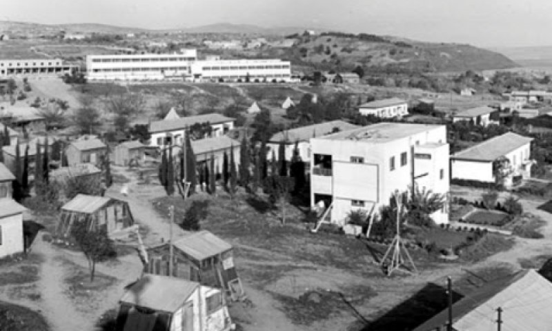 משמר העמק מראה כללי 1938 הבניין הגדול ברקע הוא המוסד החינוכי משמר העמק [צילום: זולטן קלוגר/לע"מ]