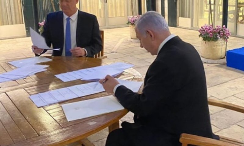 חתימת ההסכם הקואליציוני בין נתניהו לגנץ