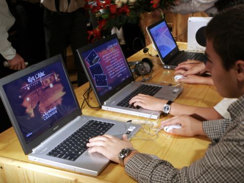 צעירים אירנים משחקים לראשונה במשחק החדש [AP]