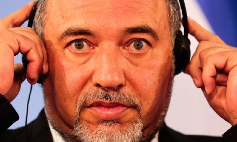 ליברמן. בקשה לפסילה [צילום: AP]