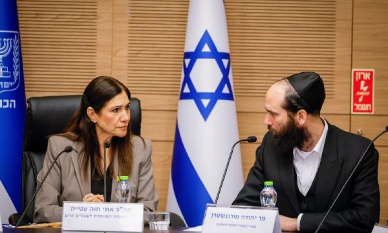 מורגנשטרן ועטייה. ענף הבנייה נתקע בין אגרות לברחנים [צילום: נועם מושקוביץ/דוברות הכנסת]