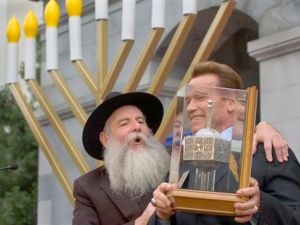 [ארנולד שוורצנגר. מה הקשר לחנוכה?]