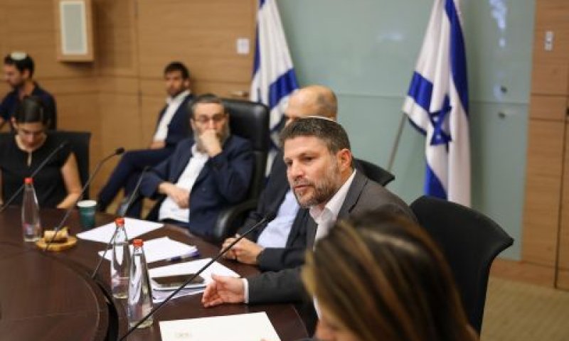 סמוטריץ' וגפני בוועדת הכספים [צילום: נועם מושקוביץ/דוברות הכנסת]