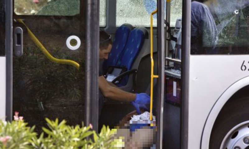 האוטובוס בו בוצע הפיגוע [צילום: סבסטיאן שיינר/AP]