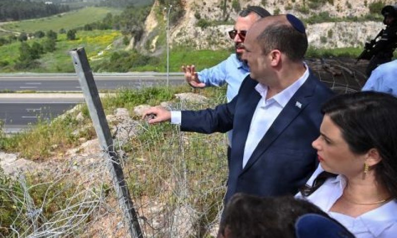 ביקור בנט ושקד בחריש [צילום: קובי גדעון/ לע"מ]