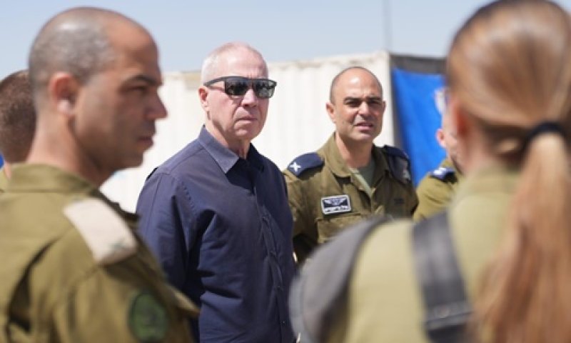 השר גלנט בביקור בסוללת כיפת ברזל [צילום: אלעד מלכה]