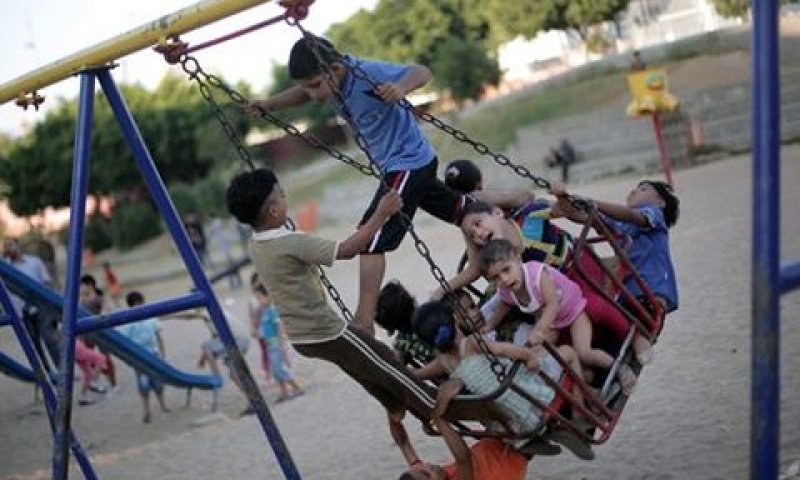 בעזה כבר משחקים בנדנדה [צילום: AP]