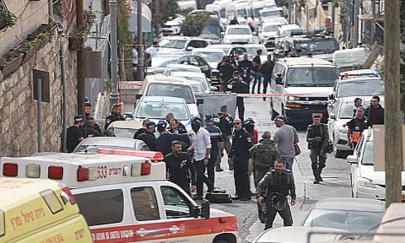 זירת הפיגוע במעלות עיר דוד [צילום: יונתן זינדל/פלאש 90]