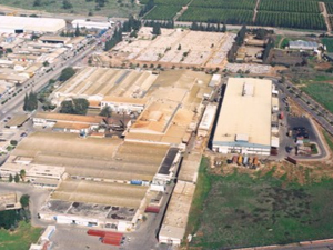 חלק מעובדי המפעל ייקלטו בערים שכנות [צילום: נשיונל פוטוגראפיק]