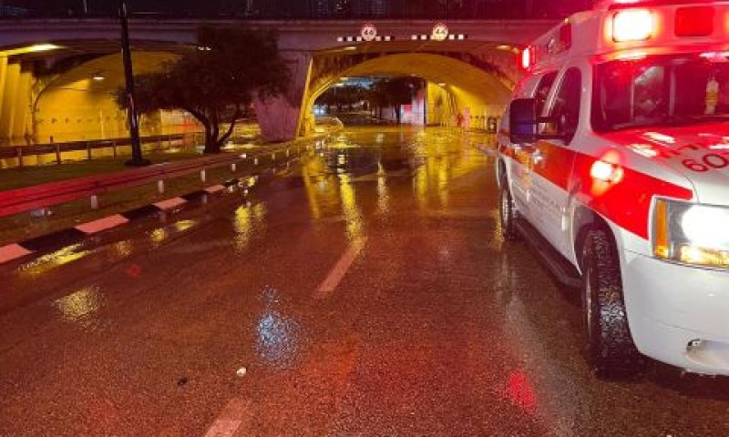 הצפה בגוש דן [צילום: יששכר ויס, תיעוד מבצעי מד"א]
