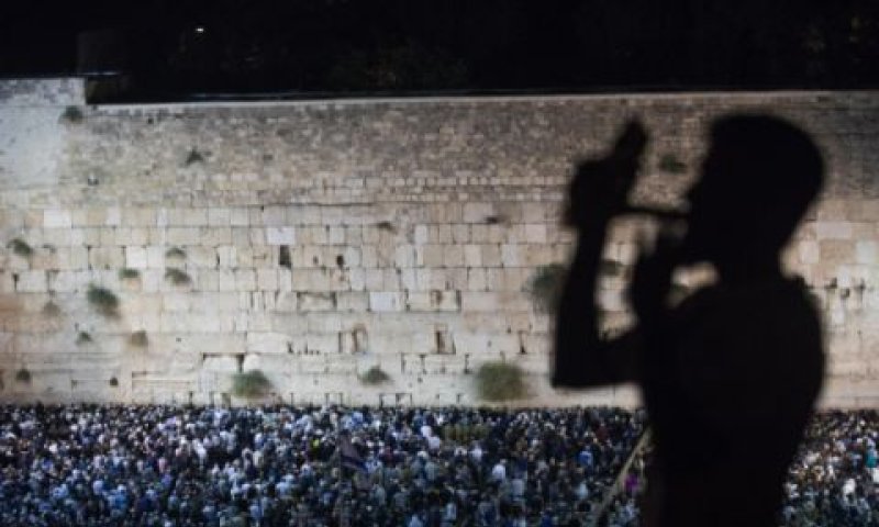 גמר חתימה טובה [צילום: יונתן זינדל/פלאש 90]