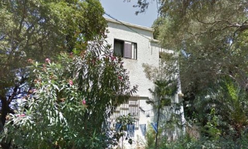 בניין המחלוקת בחיפה [צילום: סטריט וויו]