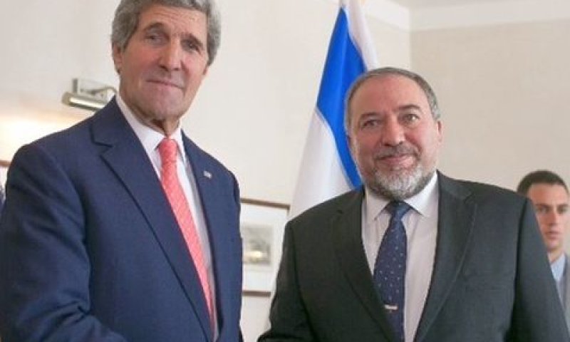 ליברמן וקרי בפגישתם היום [צילום: AP]