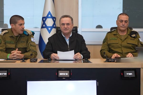 שר הבטחון, בהערכת מצב [צילום: אלעד מלכה]