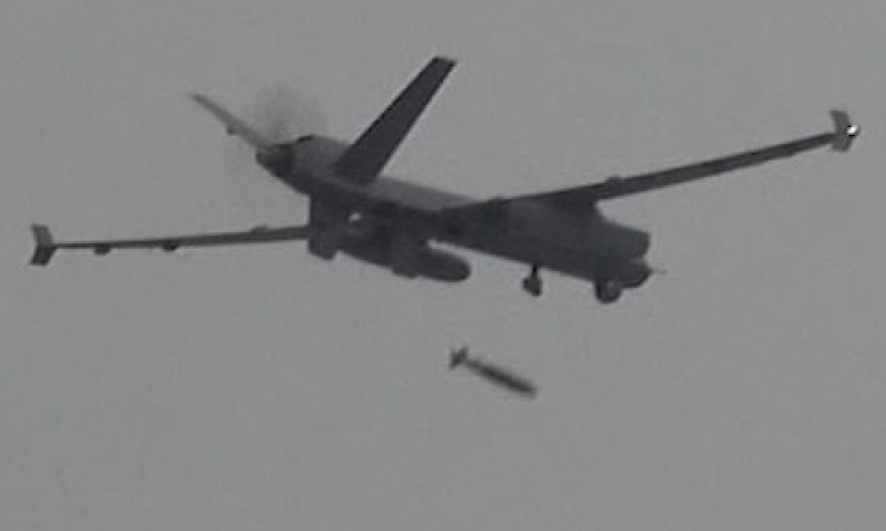 מזל"ט MQ-9 Reaper של חיל האוויר האמריקני, משחרר GBU-38 Joint Attack Munition (JDAM) במהלך תרגיל אש חיה משותף בין דרום קוריאה לארה"ב [צילום: משרד ההגנה הקוריאני באמצעות AP]
