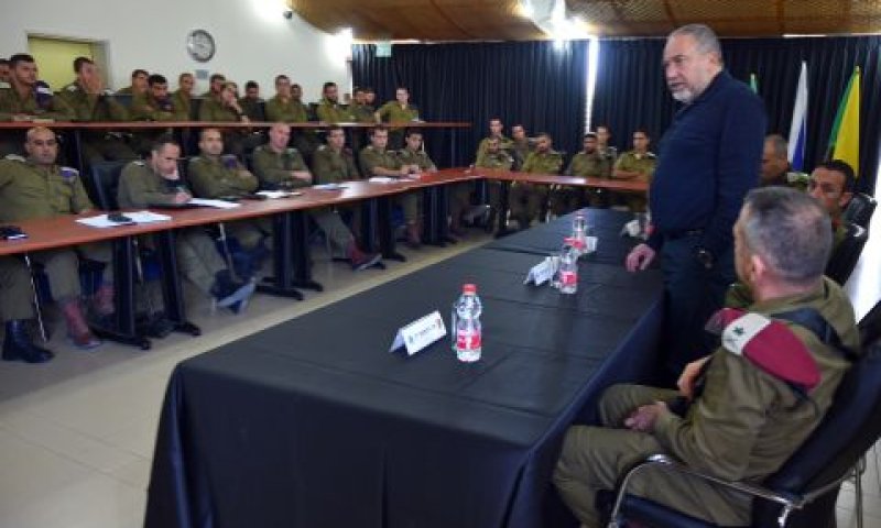 ליברמן. צריך לקבל החלטות [צילום: אריאל חרמוני, משרד הביטחון]