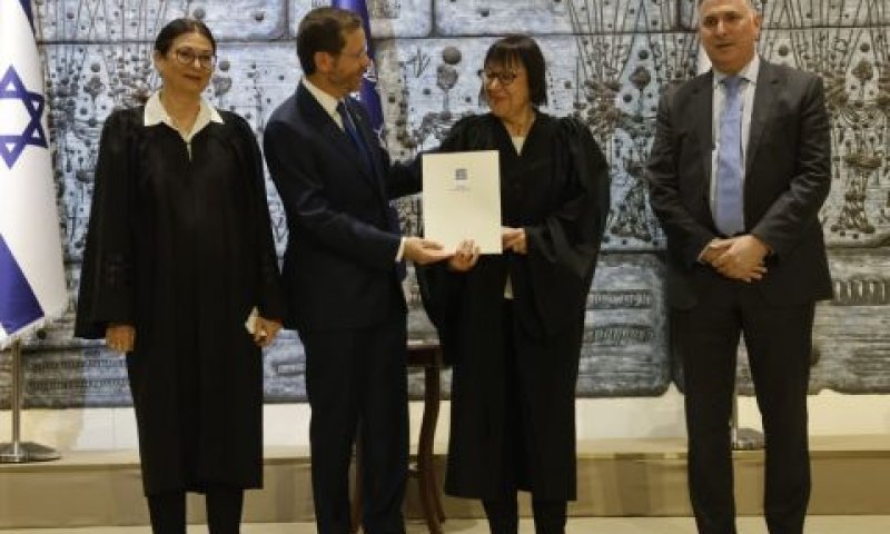 "בזכות בקיאותך, חוכמתך ונסיונך" [צילום: הרשות השופטת]