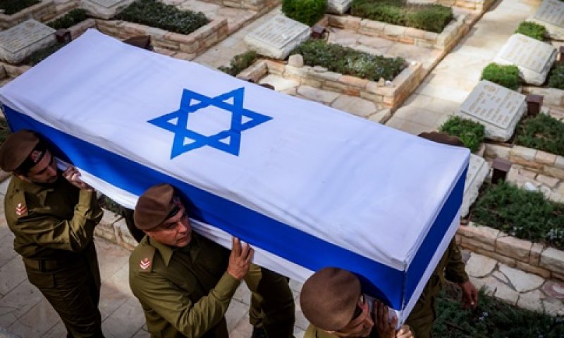 הלווית רס"ב מרדכי חיים אמויאל, ביום שישי האחרון [צילום: חיים גולדברג, פלאש 90]