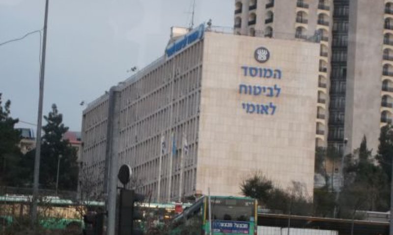 מנהל דיווח על שחיתויות