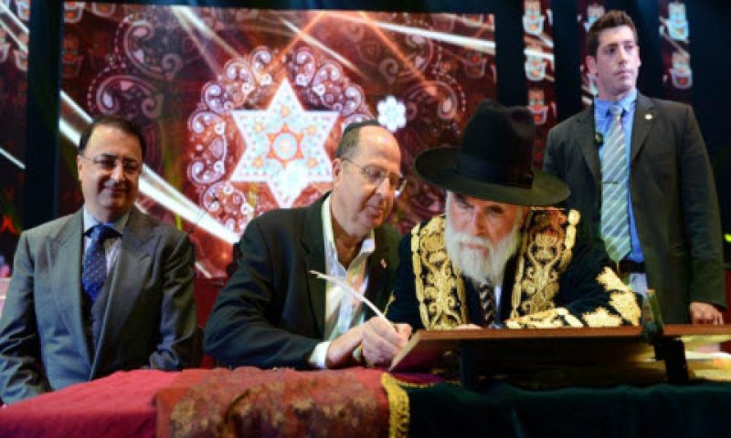 הרב אליהו יעקב סופר סתם, שר הביטחון בוגי יעלון, לב לבייב [צילום: ישראל ברדוגו]