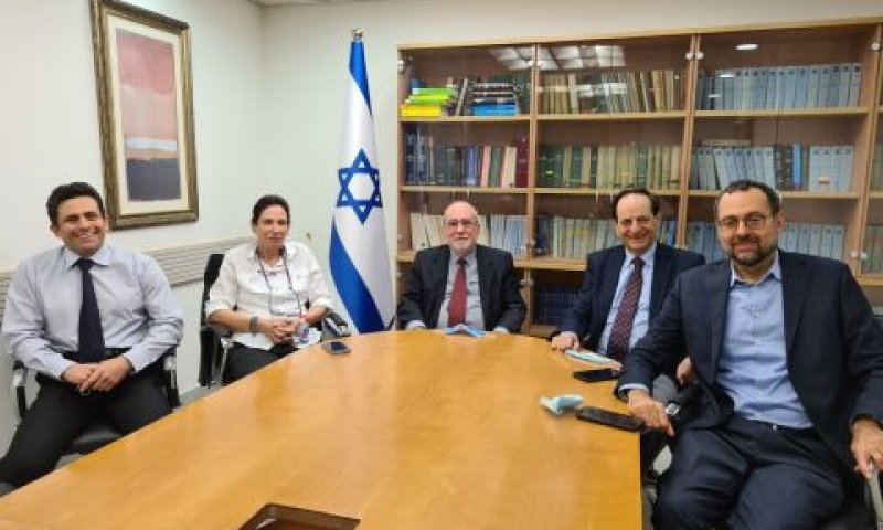 ועדת גרוניס בישיבתה אתמול [צילום: משרד המשפטים]