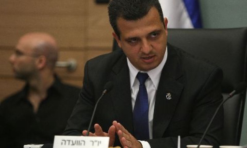 פתק סודי. יו"ר ועדת הכלכלה, ח"כ כרמל שאמה-הכהן, בדיון היום [צילום: פלאש 90]