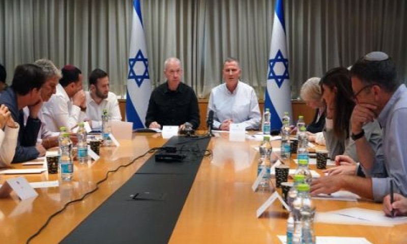 שר הביטחון בדיון הוועדה בקריה [צילום: תקשורת שר הביטחון]
