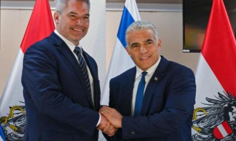 לפיד עם קנצלר אוסטריה קארל נהאמר [צילום: קובי גדעון/ לע"מ]