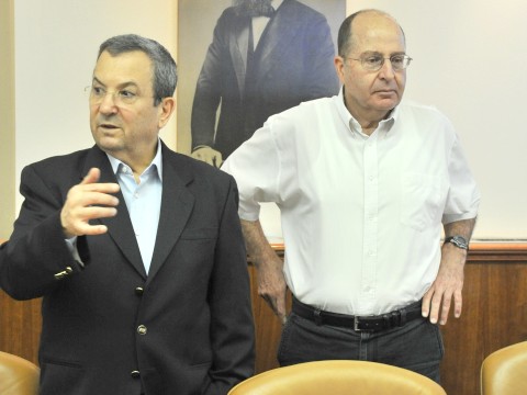 אהוד ברק ומשה יעלון בועדת השרים [צילום: משרד הביטחון]