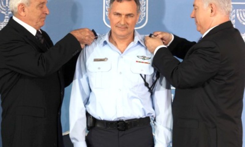 ענקת דרגות רב ניצב ליוחנן דנינו [צילום: פלאש 90]